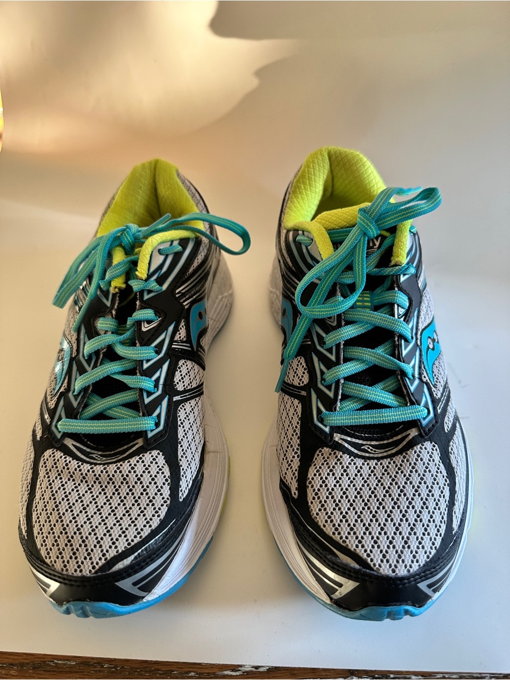 Saucony Guide 9 Everun Women's Running Shoes in White, Black, Teal and Lime 9.5